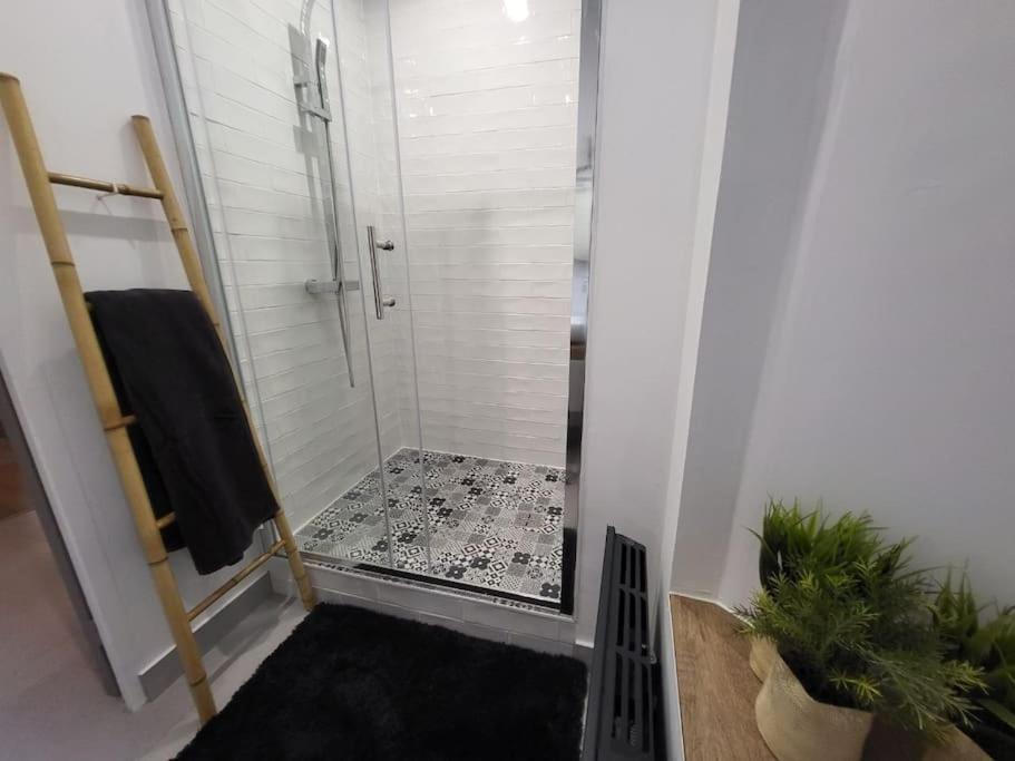 O Bon'Endroit - Appartement Confort - Centre Ville Вьен Экстерьер фото